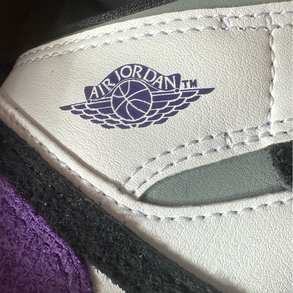 Brand new never worn Jordan 1 Mid SE Purple; size 10c - Picture 5 of 13